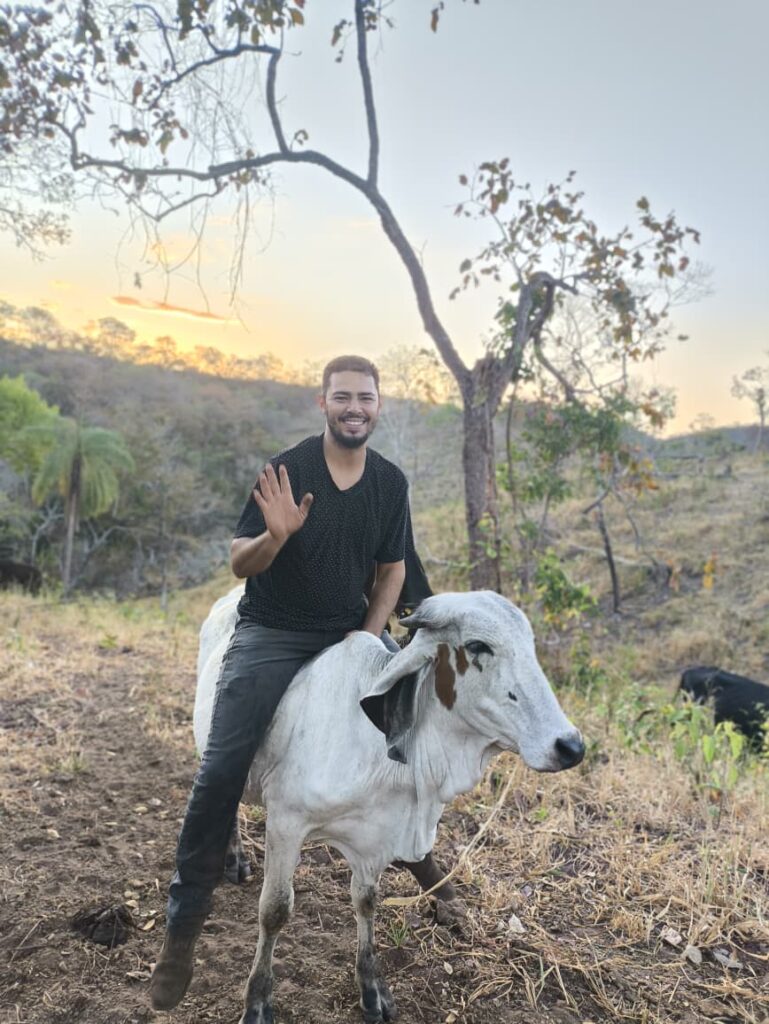 Momento de confiança entre o homem e o animal